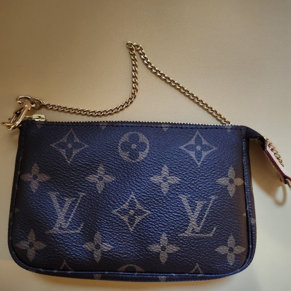 Authentic Louis Vuitton Mini Pochette Accessoires in Monogram Canvas - Picture 4 of 6